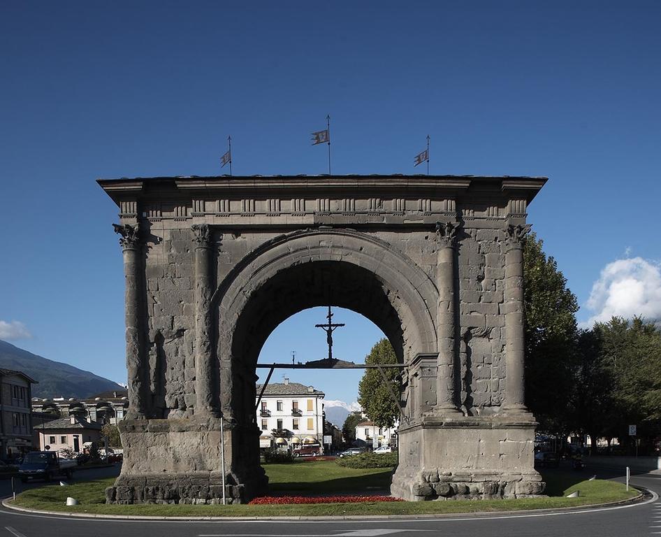 Maison Bibian Appartement Aosta Buitenkant foto